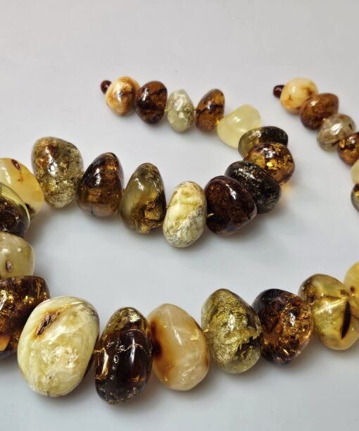 Gydomieji nešlifuoti, poliruoti gintariniai karoliai. Natūralus gintaras. Rankų darbas. Tik poliruoti. Masyvūs gintariniai karoliai gydomasis gintaras. Masyvūs.