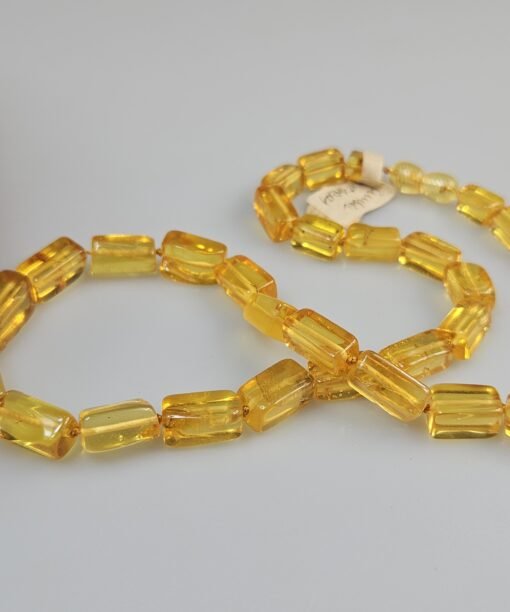 Gintariniai karoliai