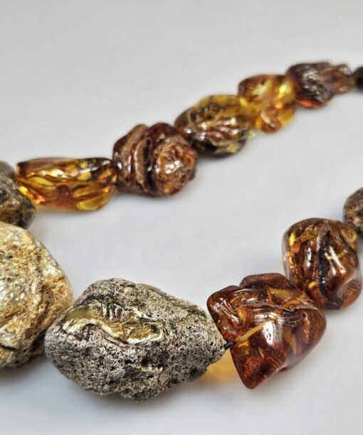 Rusvo gintaro karoliai Gintariniai karoliai