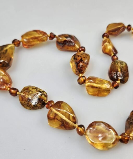 Gintariniai karoliai neapdirbti gydomasis gintaras