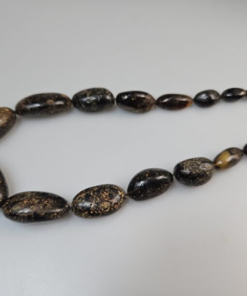 Žalio gintaro karoliai