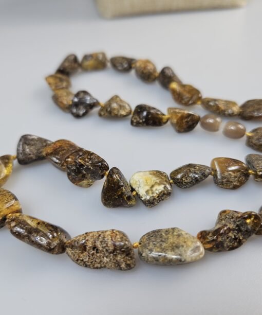 Gintariniai karoliai Tikro gintaro karoliai Žalio gintaro karoliai