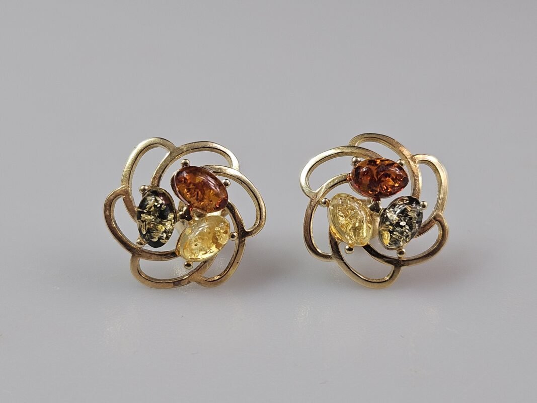 Balto gintaro auskarai sidabriniai auskarai