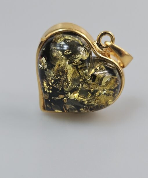 Žalio gintaro pakabukas auksinė širdis