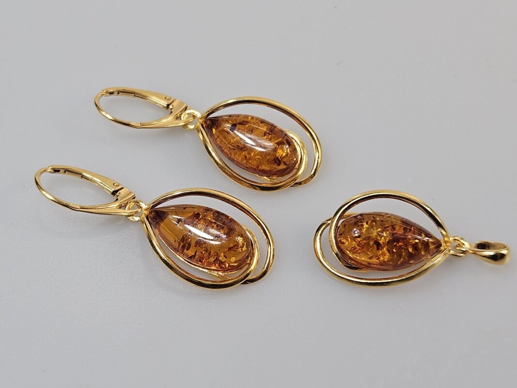 Kolczyki na sztyft z dwukolorowym bursztynem