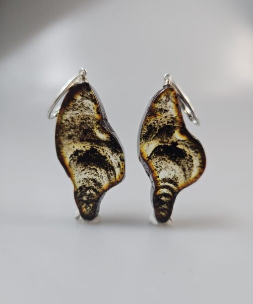 Large and  big rough amber earrings. Massive handmade earrings made of genuine Baltic Amber. Green Amber Earring. Black hanging dangle amber earrings handmade of real gemstone.
Lever back closure.
Length  6 cm. stone size 4 cm. 

This item was made of natural Baltic Amber. All the amber used in my jewelry is collected in my home country Lithuania.  I sell only genuine,  real, not pressed, authentic, natural Baltic Amber. Item may have natural imperfections.