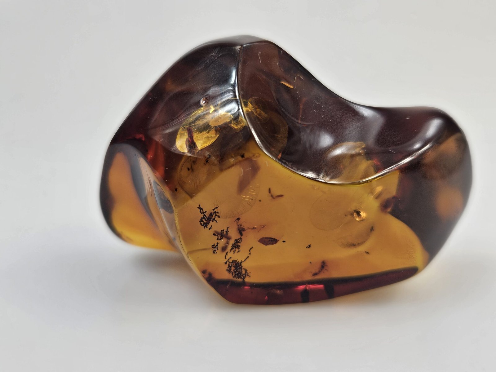 Gintaro grynuolis gintaras gintaro akmuo su inkliūzu