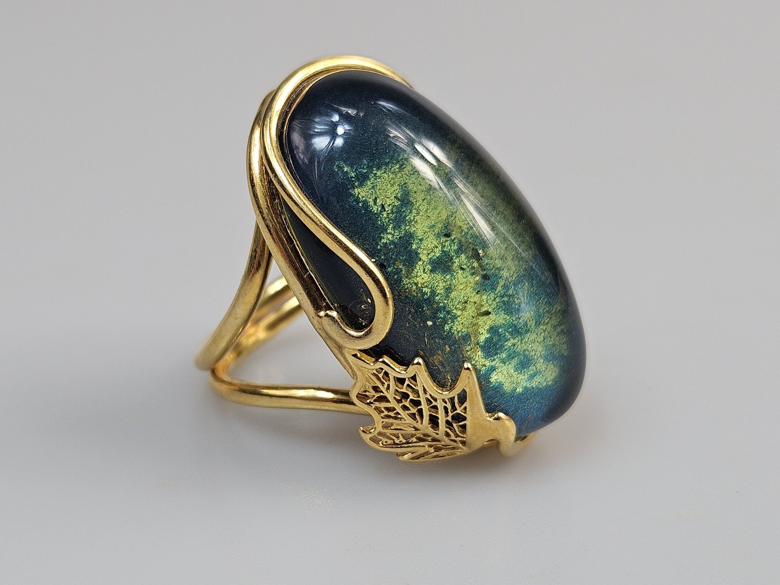 Mėlyno gintaro žiedas