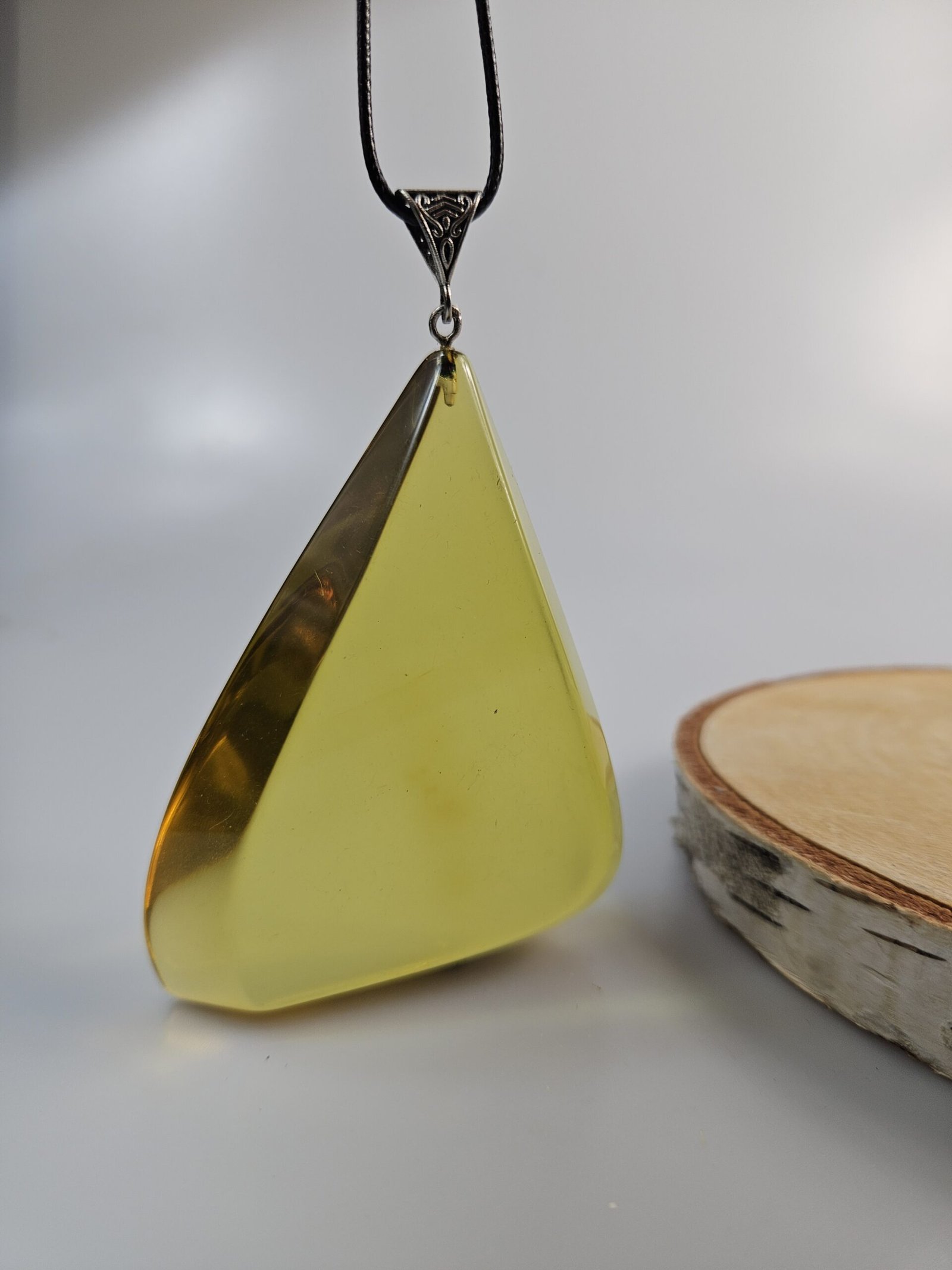 Gintaro pakabukas geltonas gintaras