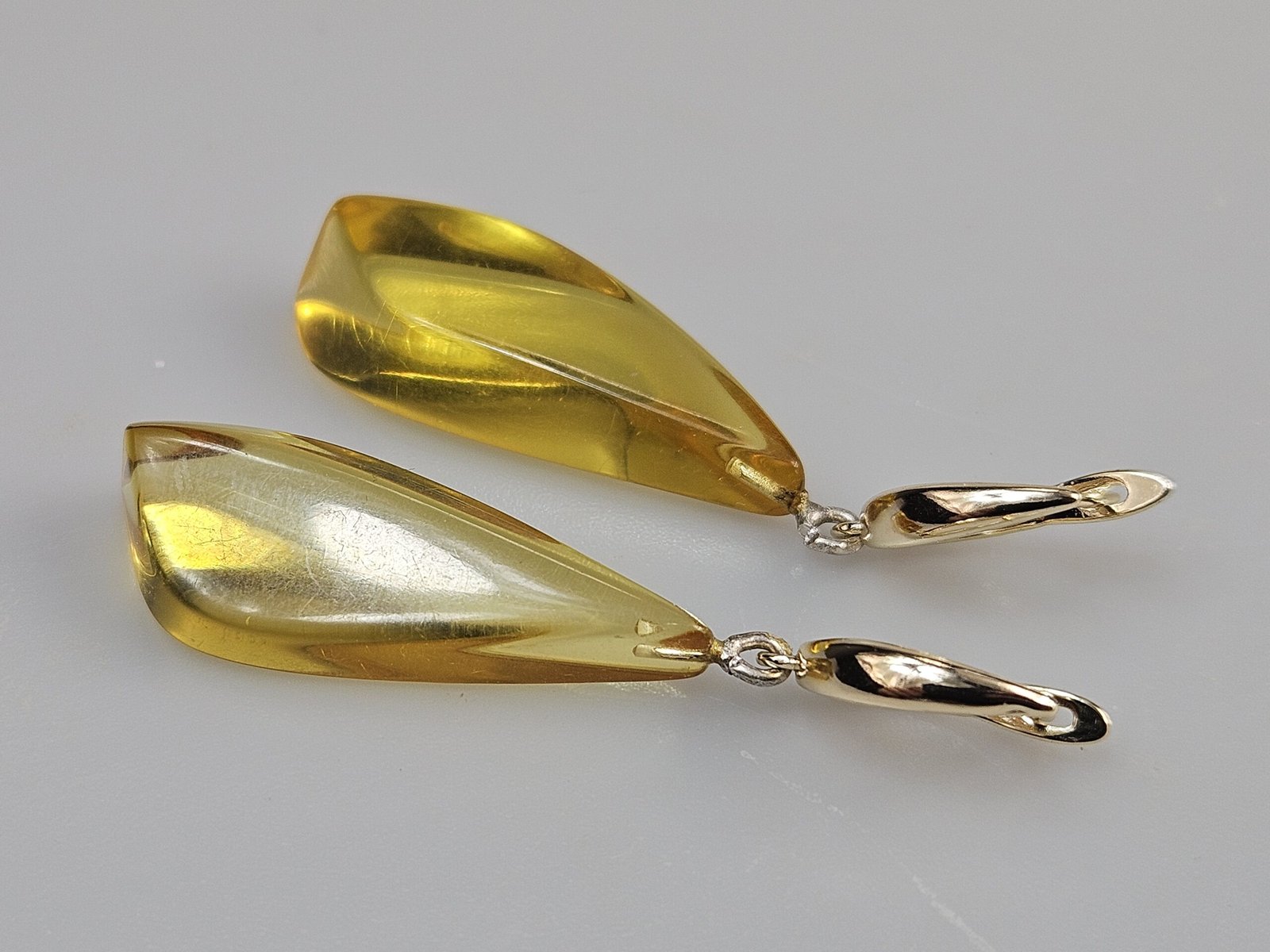 Geltono gintaro auskarai