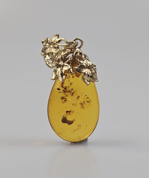 gintarinis pakabukas su auksu