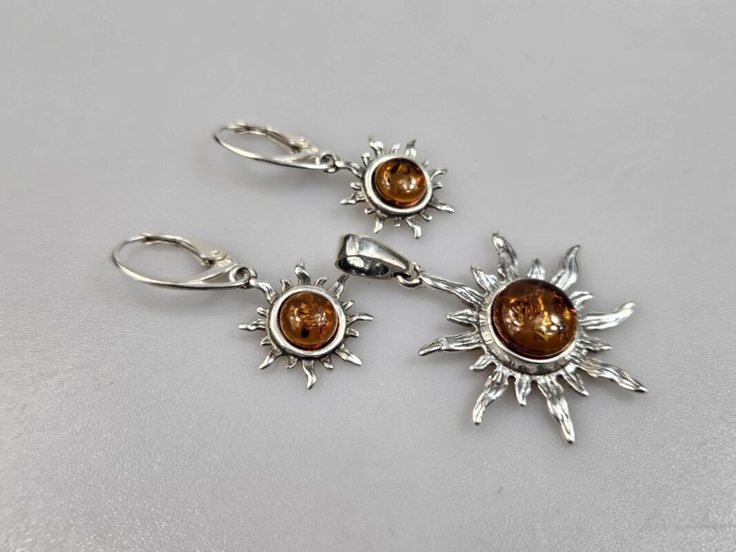 Amber Jewelry from Baltic Amber – How to Choose Authentic Handcrafted Pieces