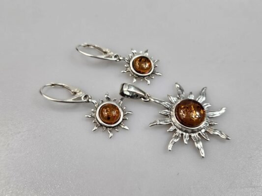 Amber Jewelry from Baltic Amber – How to Choose Authentic Handcrafted Pieces