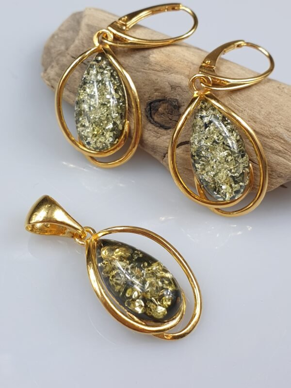 Kovo 8-osios proga dovanokite gintaro papuošalus