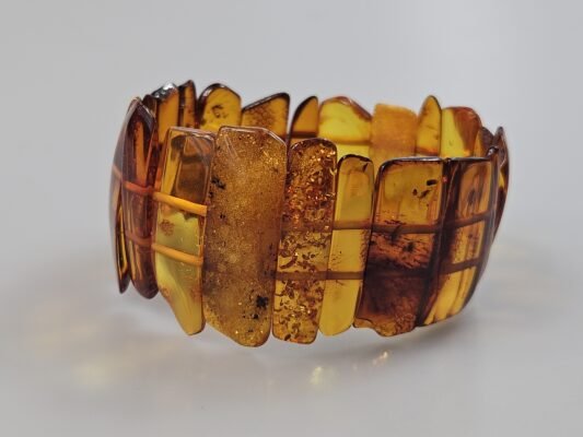 Gintaro papuošalai – kaip išsirinkti autentišką Baltijos gintarą ir kodėl verta pasirinkti