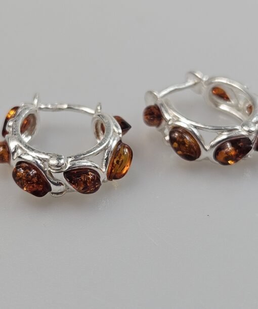Sidabriniai gintaro auskarai su rudu gintaru