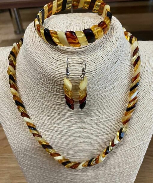 Papupšalų rinkinys iš gintaro. Gintarinia karoliai apyrankė auskarai